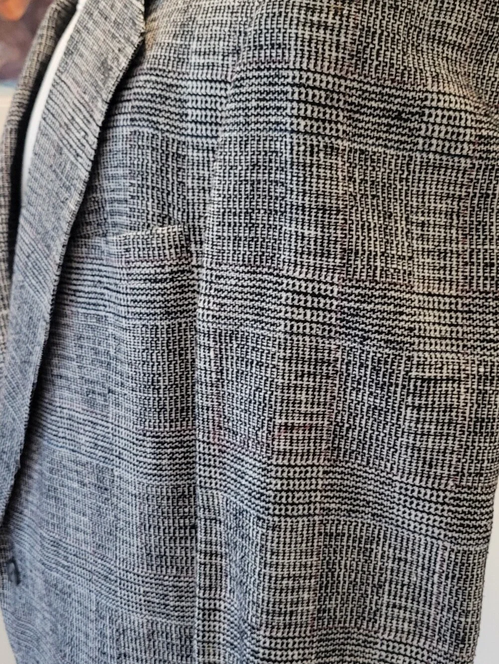 Stafford Executive Blazer 44L Gray-White-Some Pale Red Woven Silk.32 1/2